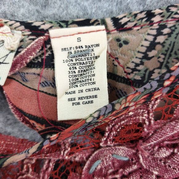 Gimmicks by BKE Boho Top Sz S Patchwork Crochet Paisley Lace Back Cutout - Picture 7 of 10